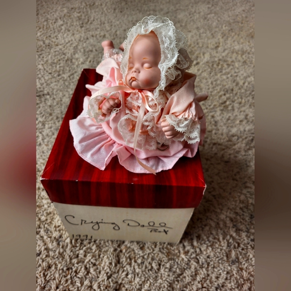 Dynasty Doll Collection Crying Pink Baby Doll with Lace Bonnet (Musical) 1991